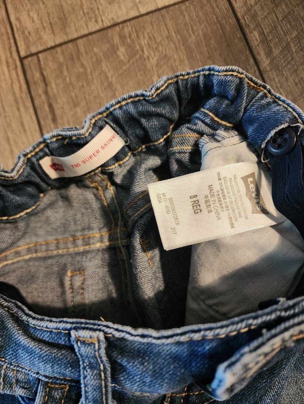 Embroidered Levi's - Picture 2 of 6